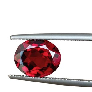 3 CT Top Quality  Red Ruby , Oval Cut, VVS1 Red Gemstone 8x10MM,