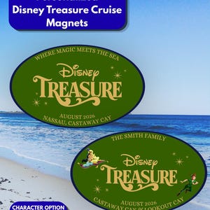Puede incluir: Dos imanes ovalados verdes con texto y gráficos dorados. El imán superior dice "Disney Treasure", "Where Magic Meets the Sea", "August 2026" y "Nassau, Castaway Cay". El imán inferior incluye "The Smith Family", "Disney Treasure", "August 2026", "Castaway Cay & Lookout Cay", además de ilustraciones de Aladdin, Jasmine y Peter Pan.