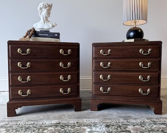 Conjunto de mesas de cabeceira vintage Ethan Allen Georgian Court, cômodas de 4 gavetas em cerejeira maciça (par)