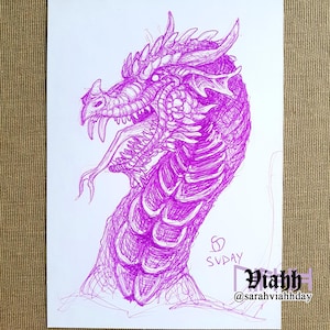Carte postale originale de dragon rose dessinant un renard aurores boréales