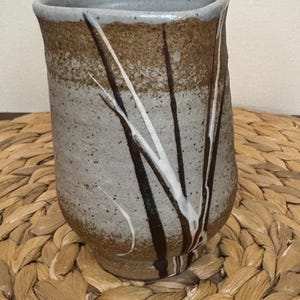 Tazza termica vintage in ceramica canadese di Ken Wilkinson • Gres artigianale del Saskatchewan, realizzato a mano • Motivo a spiga di grano dai toni terrosi