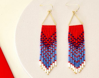Pendientes artesanales de cuentas de semillas de Modish / Rojo, blanco, azul