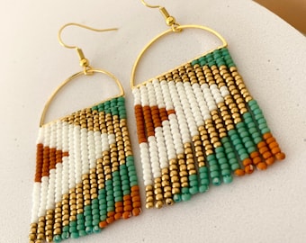 Pendientes de cuentas hechos a mano por Modish / Modern / Boho