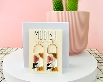 Pendientes artesanales con cuentas de semillas de Modish / Formas no objetivas / Divertidos