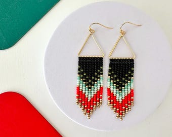 Pendientes de cuentas hechos a mano por Modish / Southwest Fringe
