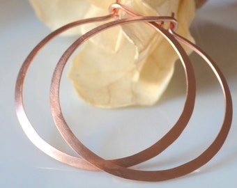 14k Solid Gold or Rose Gold <<>> Small or Medium Hammered Hoops