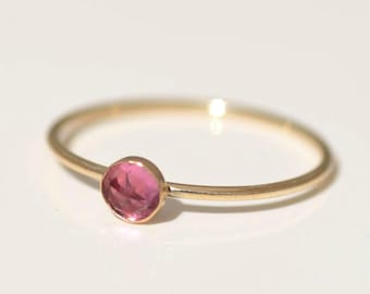 Anillo apilable de turmalina rosa, relleno de oro, delicado anillo con piedras preciosas, piedra natal de octubre