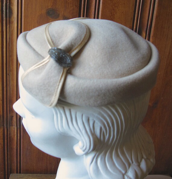White Wool Formal Hat - Vintage Ladies' Evening C… - image 6