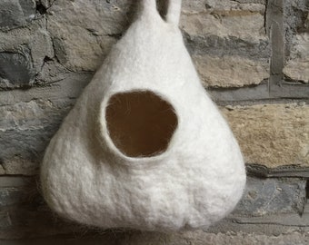 Hanging Storage Pod, Hanging Bag Decor, Felted Pegs Bag,  Felted Basket, Toy Storage, Housewarming Gift, Soft Organizer Bag, Hand Made Decor