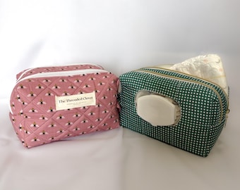 Bolsita/estuche para pañales hecho a mano para cambiar pañales fuera de casa.