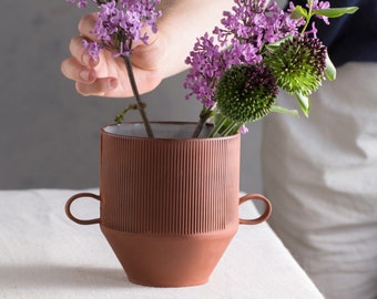 Vase en céramique fait à la main, pot de fleurs en terre cuite unique, vase en céramique minimal avec poignées, vase à fleurs moderne, vase en céramique minimaliste nordique