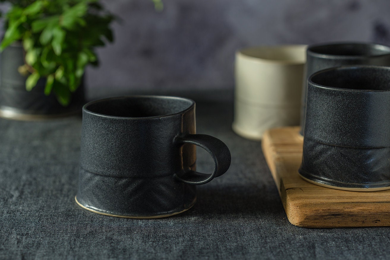 Tasse à Café Noir, Tasse en Céramique Noire, Moderne, Minimaliste, Unique, La Main, Grès Amateurs de