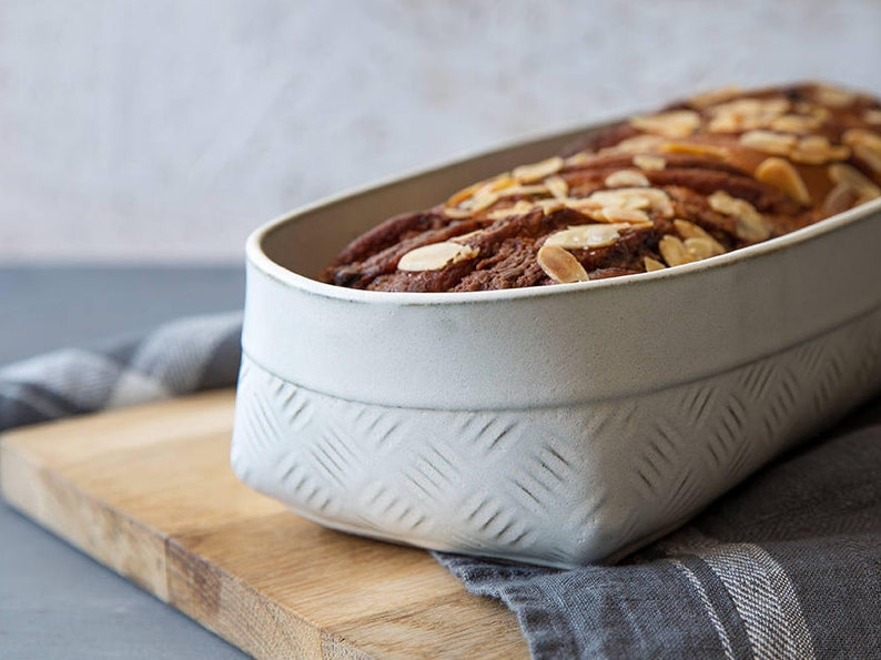 Pottery Baking Dish, White Oval Stoneware Dish, English Cake Dish, Modern Baking Pan, Ceramic Bread Baking Dish image 4