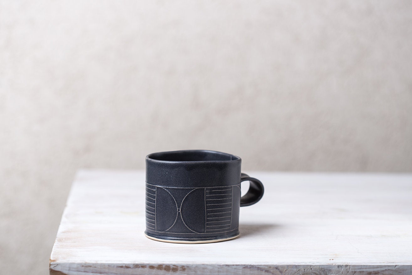 Black Ceramic Mug , 13.5 Oz Grande Tasse de Café, Café Unique Moderne, Faite à La Main, Stoneware, M