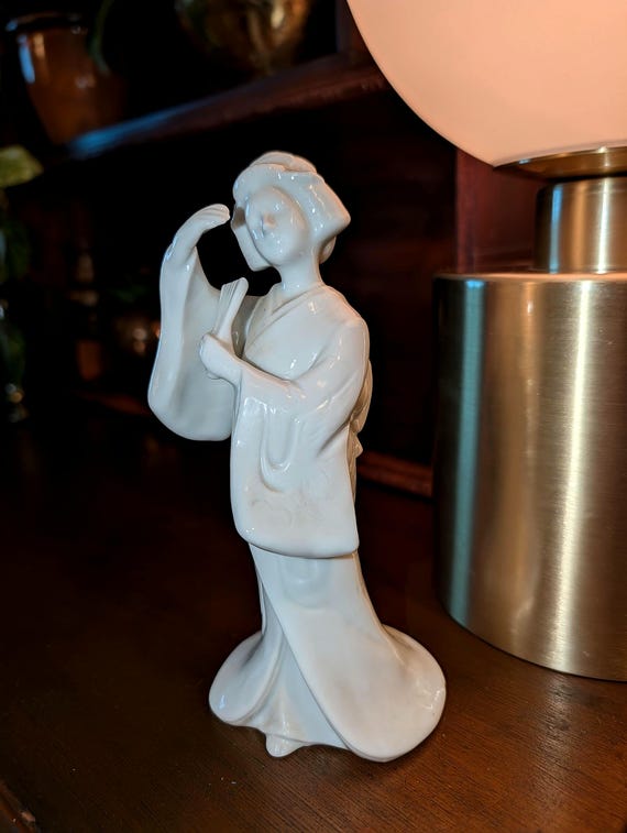 Vintage HOMCO Japanische Frauenfigur Nr. 1443, Fächer aus weißem Porzellan, hergestellt in Taiwan, Asiatische Dekoration