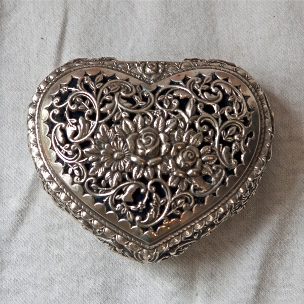 800 silver box...heart shaped silver box...Armagan 800...filigree and repousse silver box...Free U.S. Shipping.