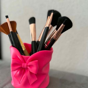 Soporte para brochas con lazo – Organizador de maquillaje – Almacenamiento de tocador impreso en 3D – Maceta decorativa