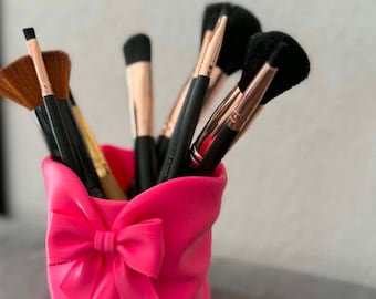 Brush holder with bow – Makeup organizer – 3D printed vanity storage – Decorative pot