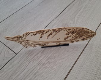 Engraved Wooden Feather Wall Decoration, Wooden Feather Figurine with Base and Hanging Hardware, Minimalist Boho Woody Gift