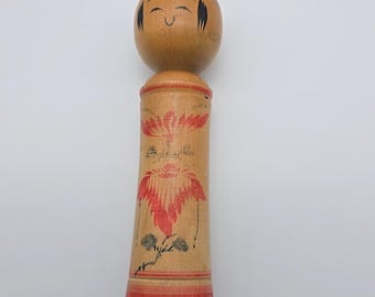 Vintage Japanse Kokeshi-pop, Naruko-stijl, gesigneerde voet, rode bloem, Showa volkskunst