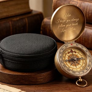Brújula de latón grabada a medida, regalo vintage personalizado para padrinos de boda, graduación o recuerdo para aventureros.