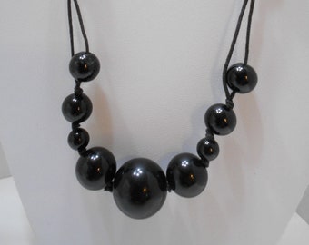 Vintage Black Plastic Beaded Necklace (6733)