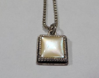 Vintage Napier Mother of Pearl Pendant Necklace (8909) 16" Chain