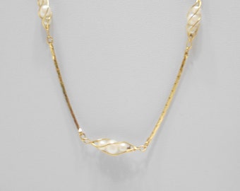 Gorgeous 17" Gold Tone Flat Chain Necklace (2507) Nine Caged Faux Pearls