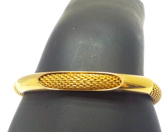 Gorgeous Classic Avon Gold Tone & Mesh Bracelet (7492)