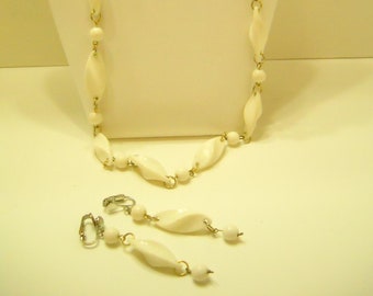 Vintage White Swirly Beaded Demi Parure (4377) Necklace & Clip Earrings