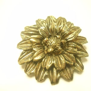 Vintage Dark Gold Tone 3-D Flower Brooch (6735)