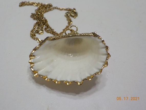 Vintage Sarah Coventry Clam Shell Pendant Necklac… - image 4