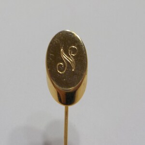 Vintage Gold Tone +Etched Initial "N" Stick Pin (8899)