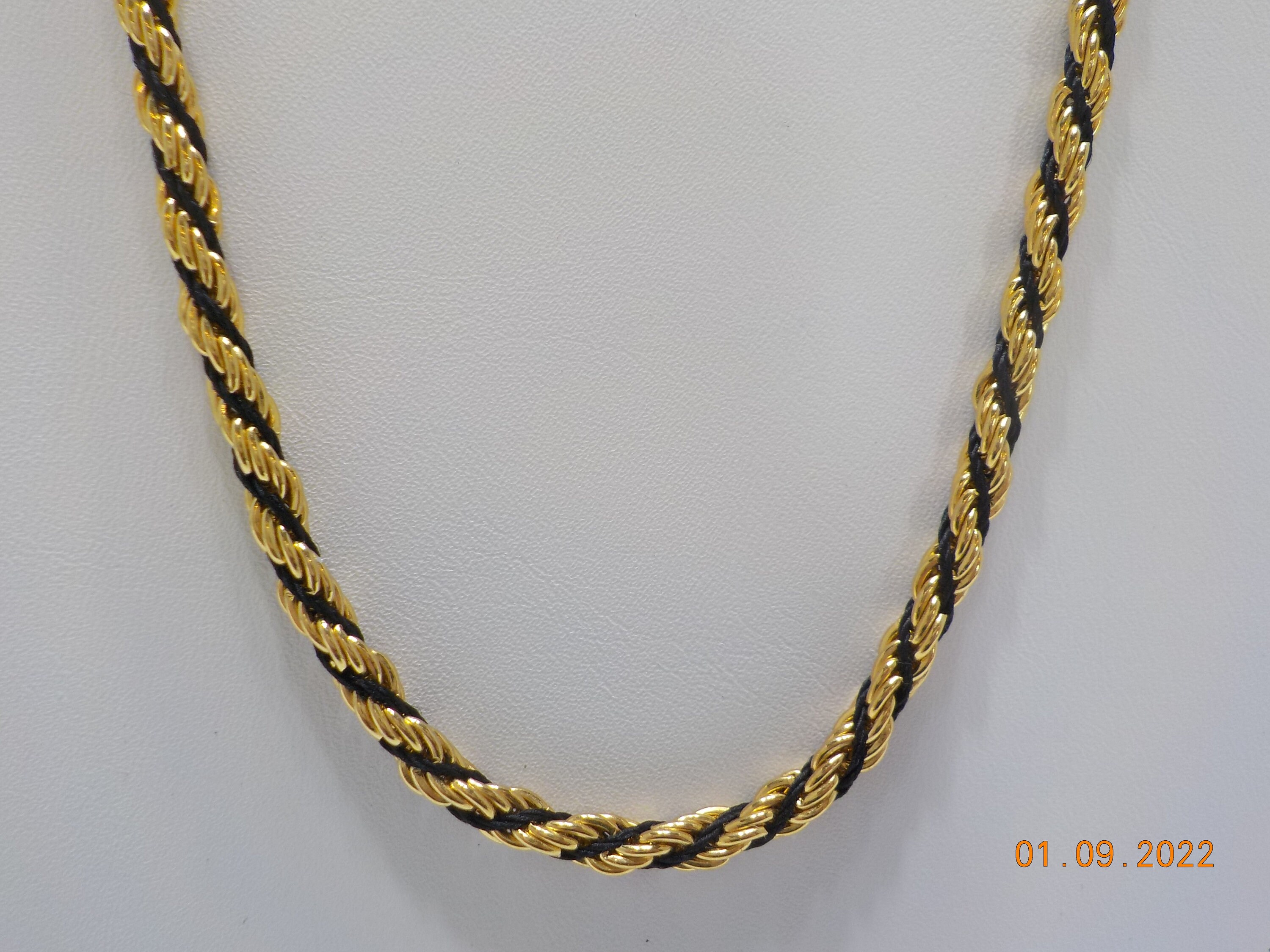 Vintage 24" Black & Gold Tone Twisted Necklace (8043)