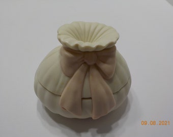 Vintage Ceramic Lidded Trinket Dish (17-A) Pretty Pink Bow!