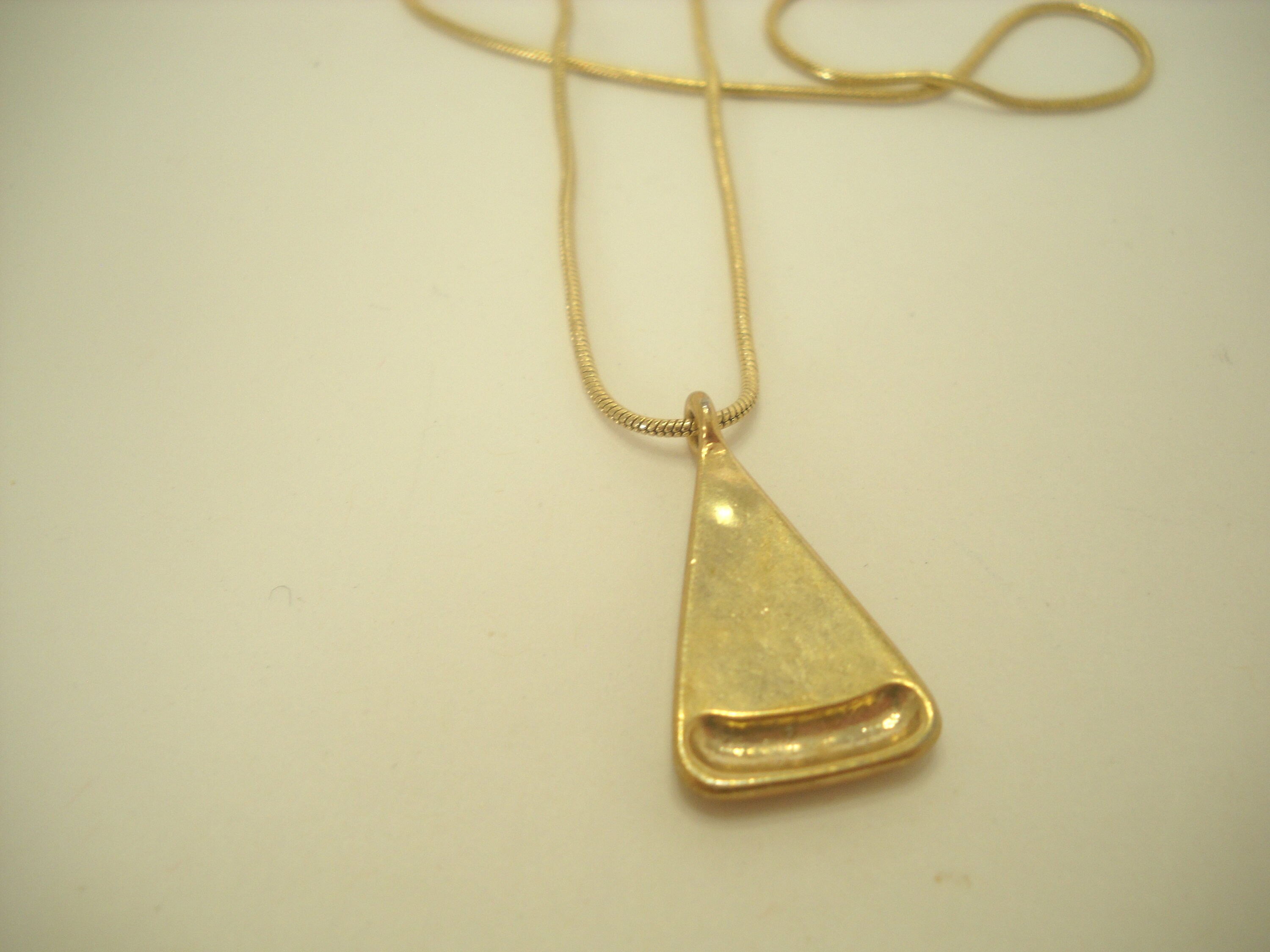 Collier Pendentif Triangle Or Cœur émail Noir Vintage - Occasion Léger