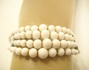 Vintage 1950s Four Strands White Milk Glass Beaded Stretch Bracelet (1052)