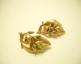 Vintage 1962 Sea Whispers Gold Tone Clip Earrings (365) Sarah Coventry