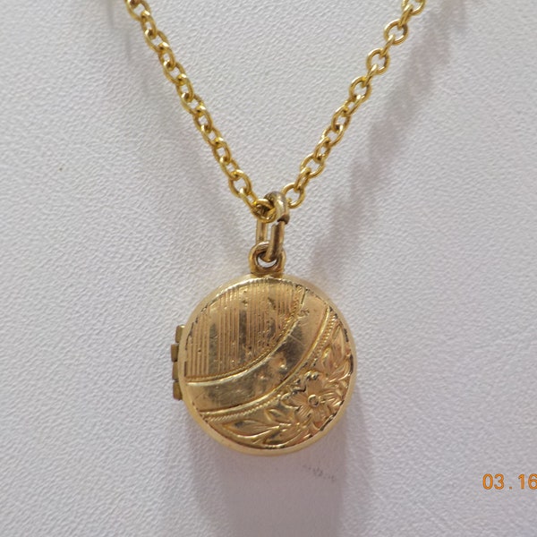 Vintage Tiny Gold Filled Child's Hinged Locket (8696) 16" Chain