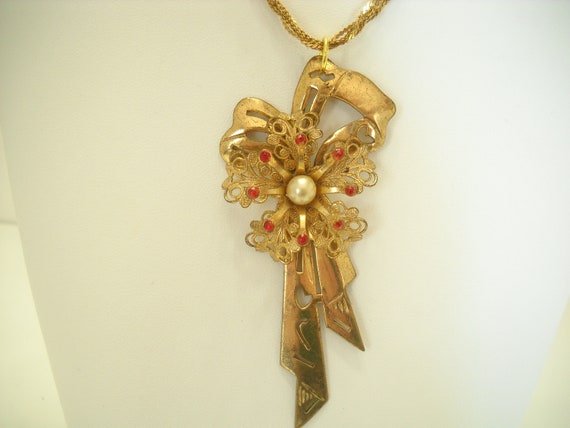 Vintage Gold Tone Ribbon Pendant Necklace Adorned… - image 1