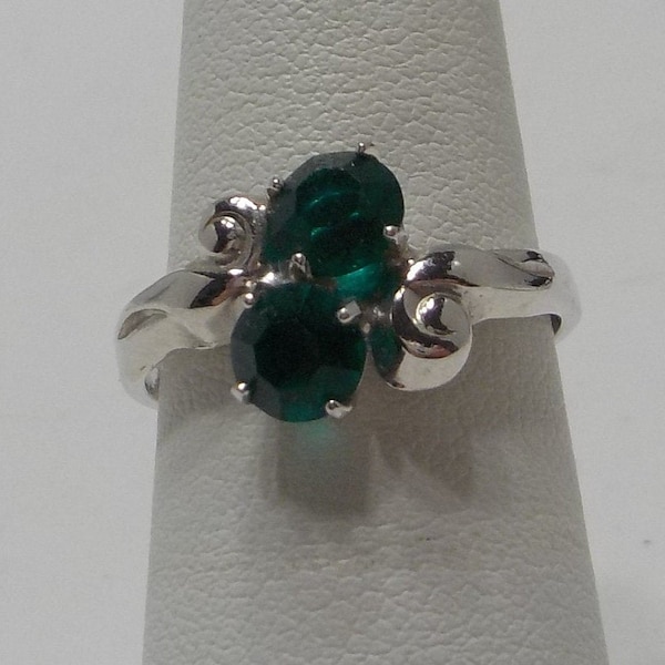 Vintage 18KT HGE Dark Emerald Green Crystal Ring (8131) Size 8