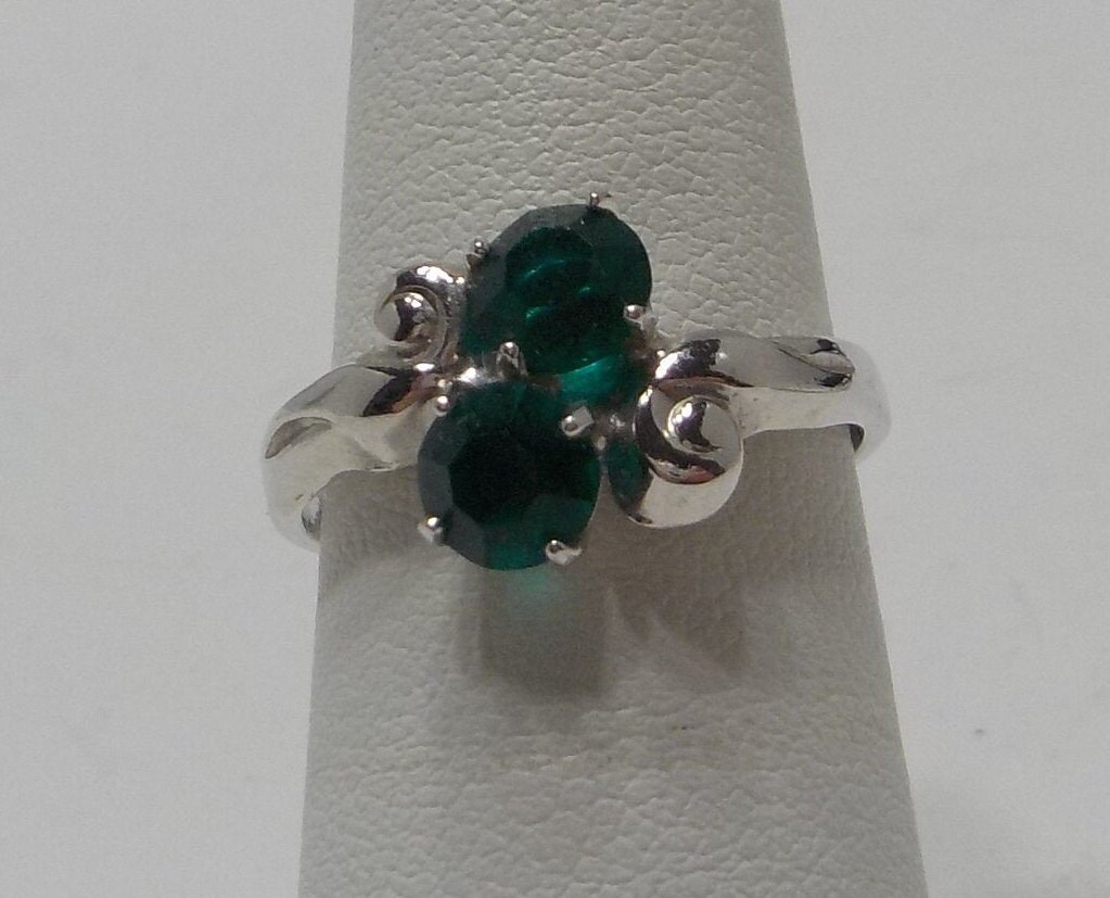 Vintage 18KT HGE Dark Emerald Green Crystal Ring 8131 Size 8 Etsy UK