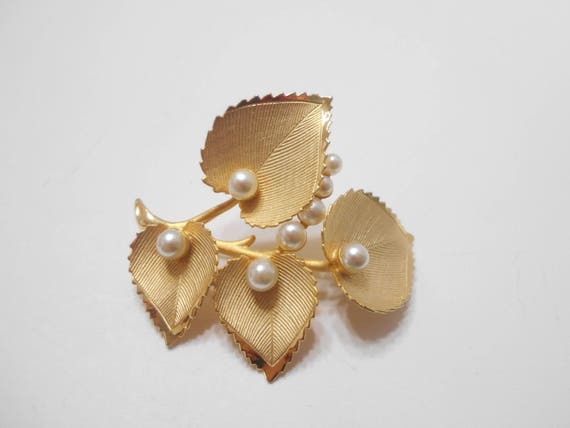 Gorgeous Vintage Faux Pearl Leaf Brooch (9943) - image 1