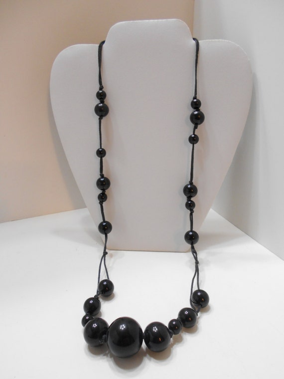 Vintage Black Plastic Beaded Necklace (6733) - image 3