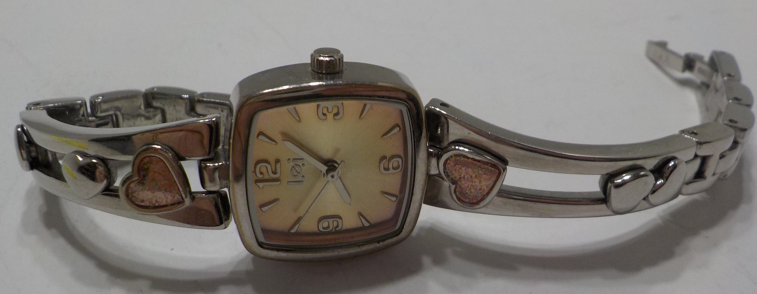 Vintage L.e.i. Ladies Wrist Watch (6692) Two Sparkly Hearts  display picture 2
