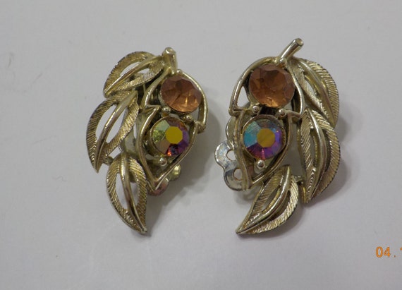 Vintage lisner clip sale earrings