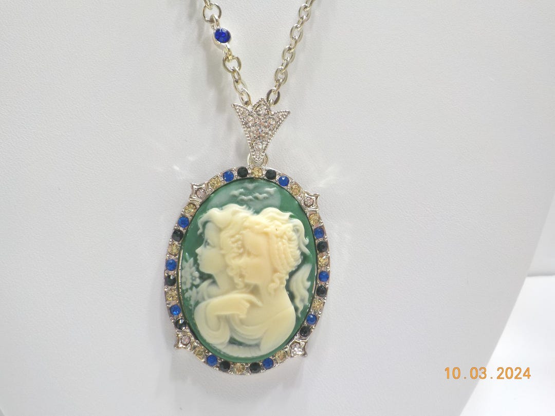 Gorgeous Lux Sisters Rhinestone Cameo (2534/2540) Green Cameo Pendant ...
