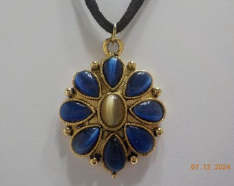 Vintage Moonstone Pendant Necklace (9958) Brown Suede Cord