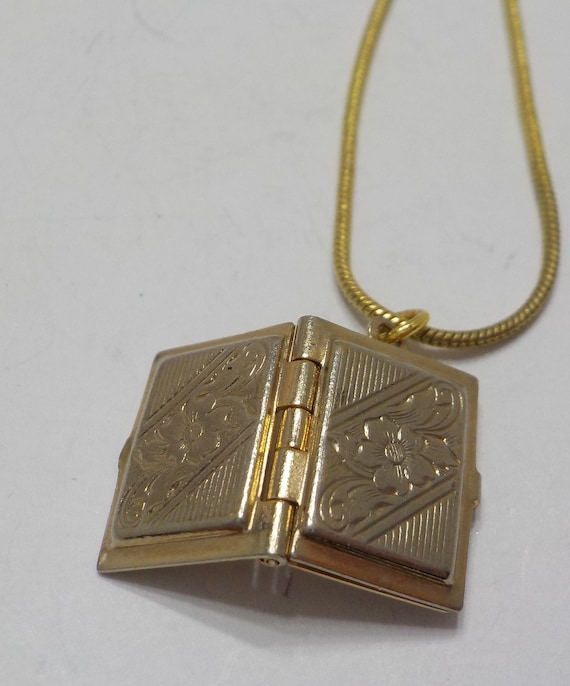 vintage LOCKET pendant 750刻印　K18 vintage LOCKET pendant 750刻印 K18 vintage LOCKET pendant