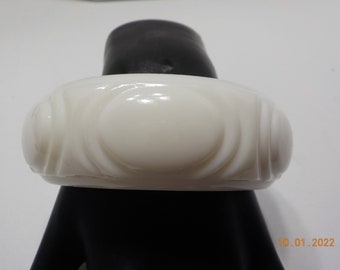 Vintage Plastic Bangle (25) White Bangle With Indented Designs